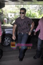 Salman Khan at Ready live mad concert announcement in Novotel, Juhu, Mumbai on 20th May 2011 (4).JPG
